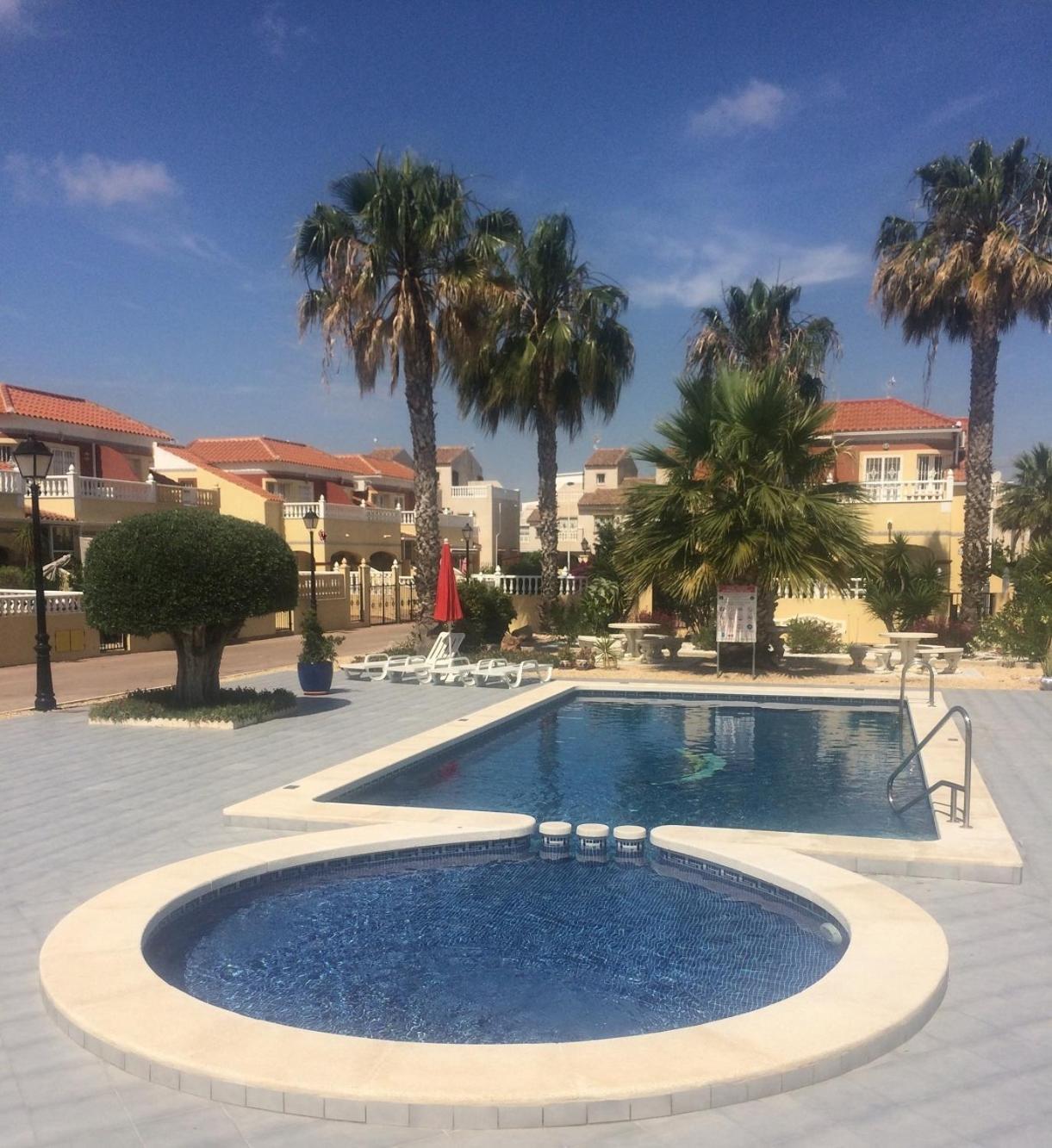 Torrevieja, La Torreta Ground Floor With Large Private Patio Garden Appartamento *